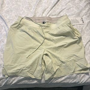 Lululemon Shots License to Train 7 inch inseam NWT